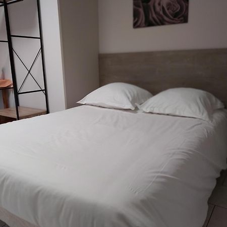 Hotel Le Petit Logis Beaumont-en-Véron Esterno foto