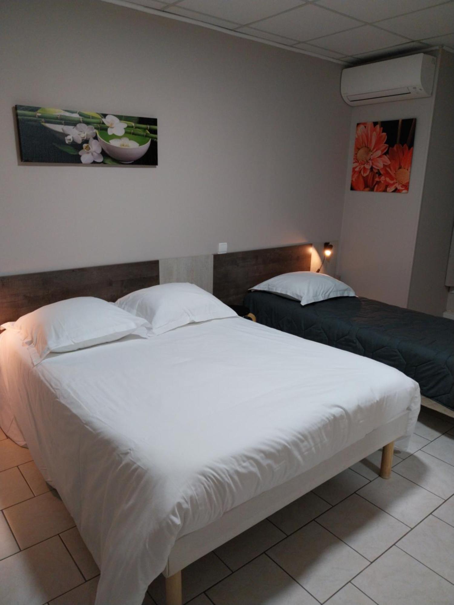 Hotel Le Petit Logis Beaumont-en-Véron Esterno foto